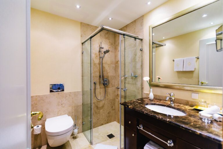 Badezimmer Komfortzimmer Buelow Palais Roel Ruijs 768x513